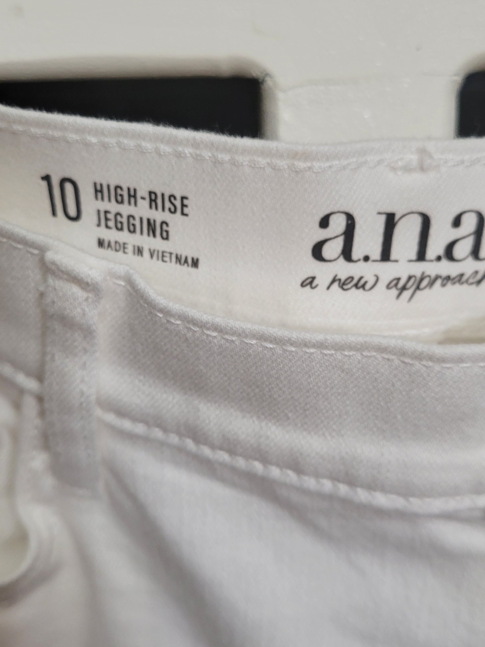 a.n.a High-Rise White Jegging - Women’s Size 10